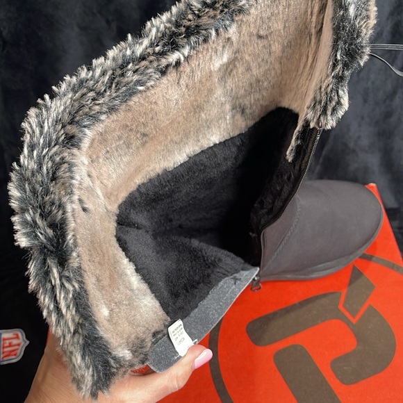 Propet Women's Black Boots size 8 wide width. - Picture 11 of 14